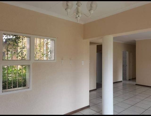 6 BEDROOM TOWNHOUSE FOR SALE IN SELCOURT